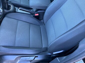 VW GOLF VI 2.0TDi 9/2010 ALU, KLIMA, NAVI, 6.RYCHL, L+Z kola - 7