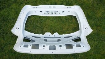 Mercedes B - class W247 2018 - zadna kapota dvere veko - 7