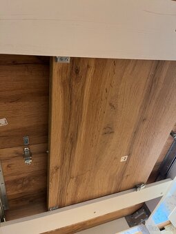 Kuchyňský jídelní stůl se 4 židlemi - 7