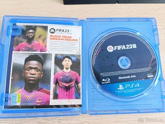 Prodám použitý,plně funkčníPlayStation 4 (500GB) + fifa23 - 7