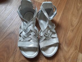 kožené sandále, pantofle Adidas a Crocs vel. 32-33 - 7