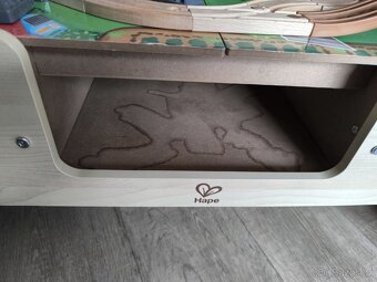 Dětský hrací stůl - vláčkodráha Hape - 7