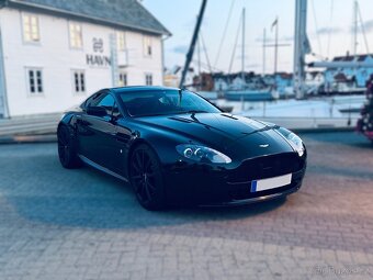 Aston Martin V8 Vantage - 7