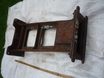 prodám litinovou výlevku, ruční mandl, litinové podstavce... - 7