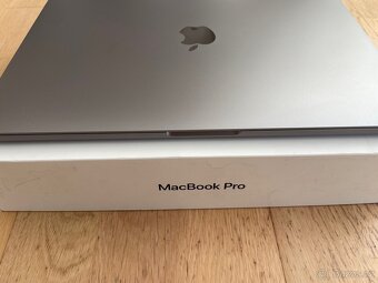 Prodám Apple MacBook Pro 13,3" 256GB (2017) i5, 8GB RAM - 7