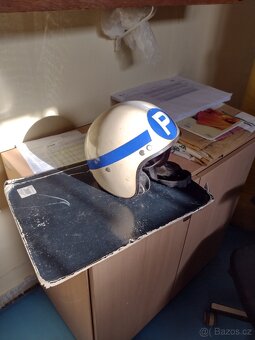 Přilba regulčik na motorku. - 7