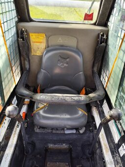 Šmykem rizený nakladač Bobcat S185. ŠPZ. - 7