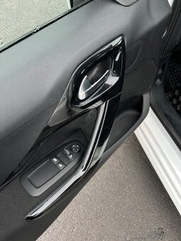 Peugeot 208 - 7
