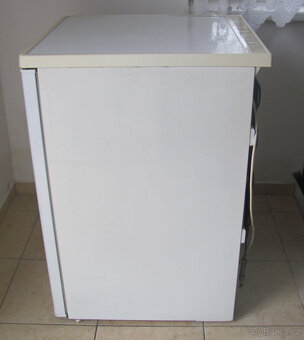 CHLADNIČKA S MRAZNIČKOU ELECTROLUX - A+ - 85cm - 7