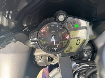 Yamaha YZF R1 - 7
