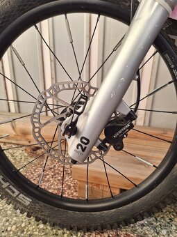 Prodám dětské jízdní kolo Woom Off 4 Air 20" - 7