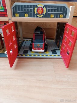 Dřevěná hasičská stanice Hape - 7