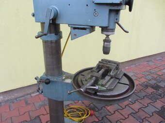 Vrtačka se svěrákem S-32 M - 7