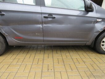 Hyundai i20 1.2 63 kw 4/2014 74000 km serviska - 7