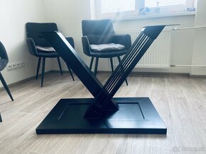 Jídelní stůl s masivní opálenou smrkovou deskou - 7