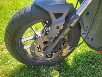 Aprilia SR Motard 125 - 7