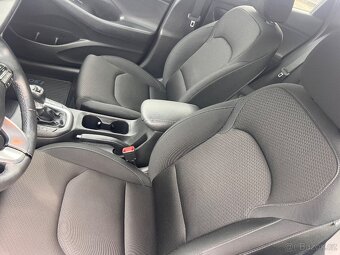 Hyundai i30 combi 1.6CRDI 85kw Style dph 41tkm - 7