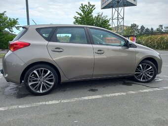 Toyota Corolla Auris 1.6 benzín 97 kw 2013 - 7