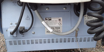 Počítačový stolek včetně monitoru, akumulátoru atd. - 7