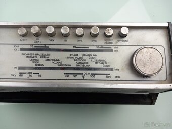 Přenosný radio-magnetofon Videoton RM - 7