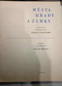 KNIHY: ČESKÉ HRADY 1.a 2.díl;  MĚSTA, HRADY A ZÁMKY - 7