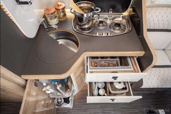3.5t 180PS 4místa automat Mobilvetta kea i86 tažné 2t - TOP - 7