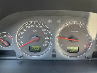 Volvo XC90 D5 1.maj. koupeno v ČR (Svencar), manual - 7