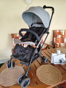 Kočárek Kinderkraft Mini Dot Grey – skladný, lehký - 7