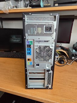 počítač HP Z440 workstation - 7