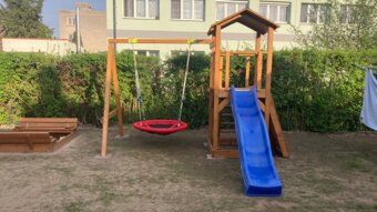Dětské hřiště věž se skluzavkou a houpačkami s dovozem - 7