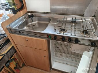 Burstner Fun 430, špičkový stav - jako nový, předstan - 7