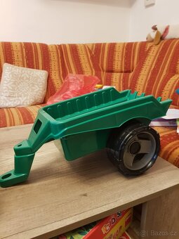 Velký traktor s vlečkou - 7