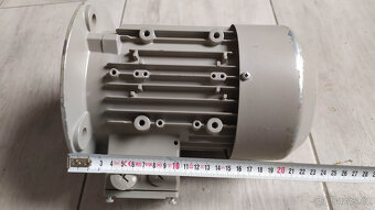 třífázový asynchronní elektromotor 0.55kW. Siemens - 7