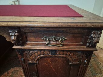 Starožitný psací stůl s bohatým řezbářstvím - Prostorový - 7