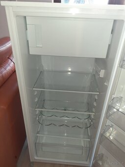 Prodám lednici s mrazákem, v - 122 cm, ODVEZU - 7