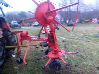 Obraceč sena a píce KUHN GF 5000 - 7