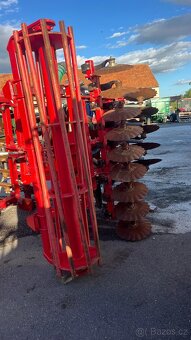 Diskový nesený podmítač - aplikátor na digestát a kejdu Laum - 7