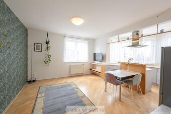 Prodej světlého 2+kk 54m2 s garážovým stáním , 2x sklepem, v - 7