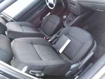 VW GOLF 4 1,6-16V BENZIN NAJ 130 KLIMATR. ZA 39000 KČ - 7