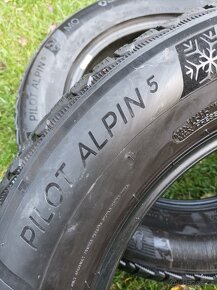 2 zimní pneumatiky Michelin 215/65/17 5,5mm 2021 - 7
