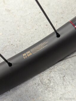 Karbonová kola Reserve GR 40/44, DT Swiss 370 ratchet - 7