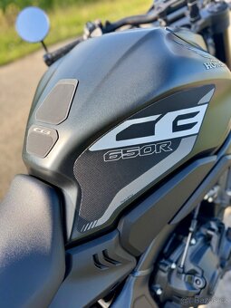 Honda CB 650R, Black Edition, ČR - 7