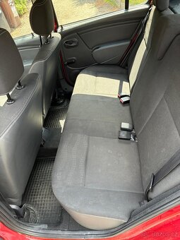 Dacia Sandero Stepway 1.6i - 7