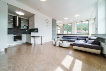 Administrativní budova Adamov u Brna 2325m2 - 7