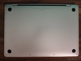 MacBook Pro 2017 | i5 • 8GB • 256GB SSD - 7