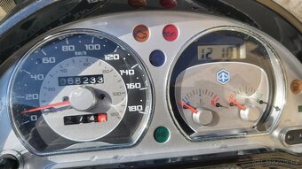 Piaggio Beverly 300, rok 2010 - 7