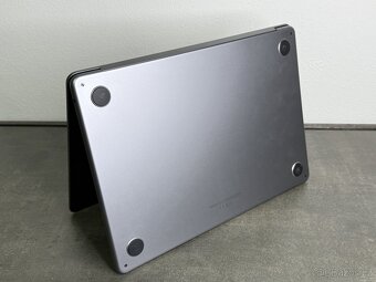 MacBook Air 13'' 2022 / M2 / 8GB / 256GB SSD / Space Gray - 7