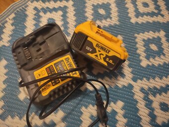 Aku okružní pila DeWALT - 7