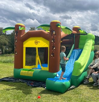 Skákací hrad Džungle se skluzavkou - 7