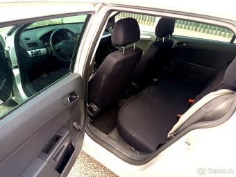 Opel Astra Caravan H 1.7 CDTi 81 kW rv 2010 - 7